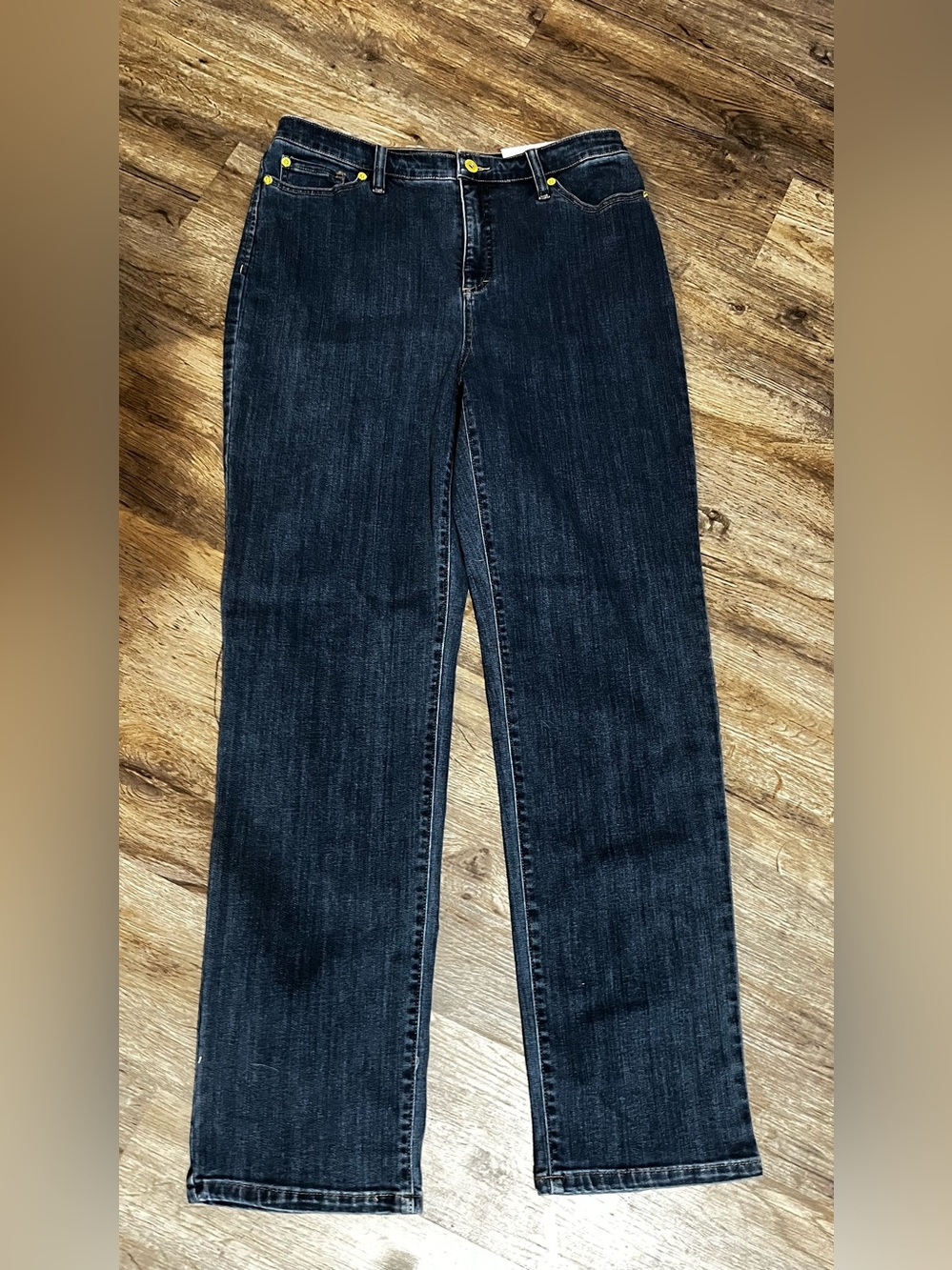 Straight leg Jeans .NWT